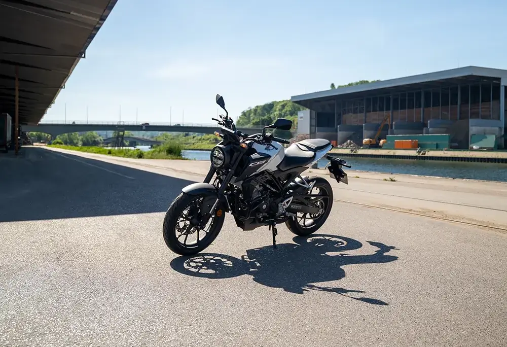 Unser Ausbildungsfahrzeug: Honda CB125R Honda CB125R