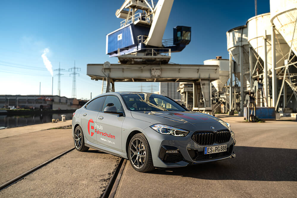 Unser Ausbildungsfahrzeug: BMW 218d (Schaltung) BMW 218d