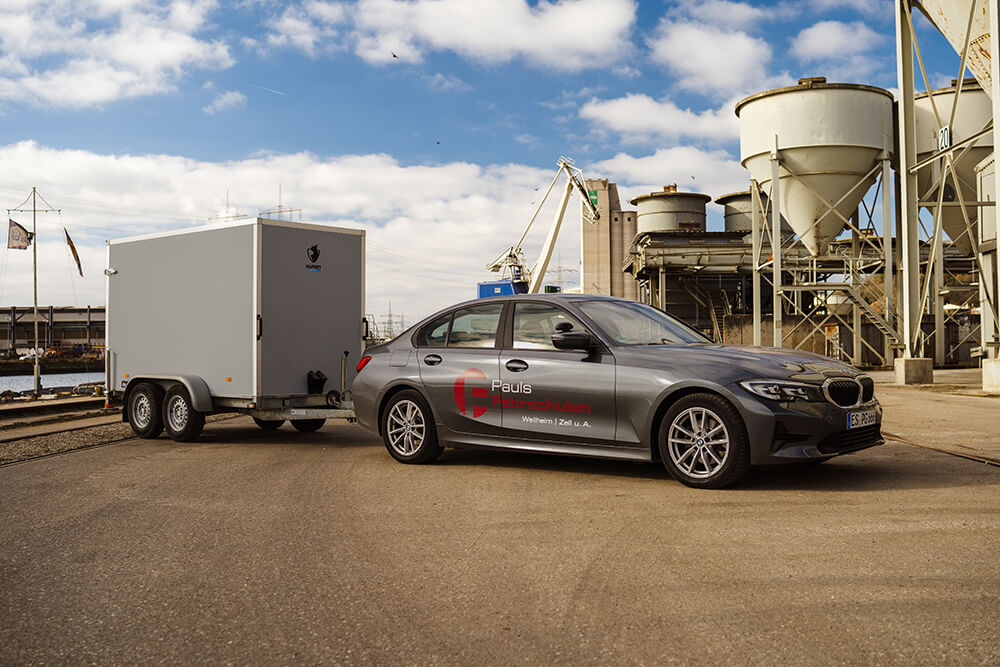 Unser Ausbildungsfahrzeug: BMW 320 (Automatik) BMW 320